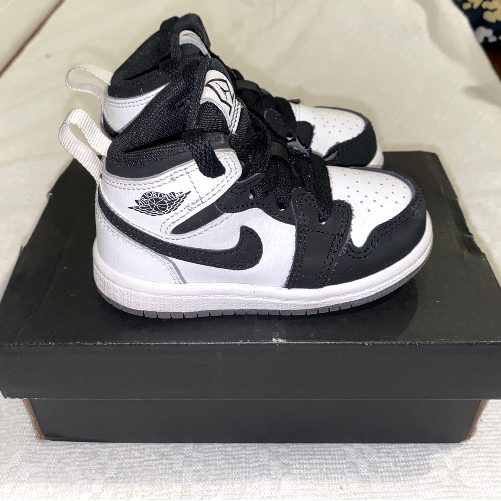 Nike Air Jordans Mids